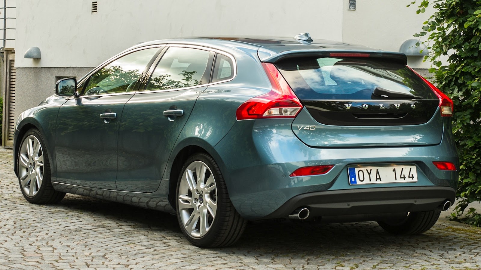 [autowp.ru_volvo_v40_t4_10%255B2%255D.jpg]