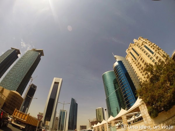 Qatar-Doha-Corniche-1.jpg
