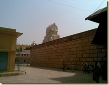 परकोटे में मंदिर