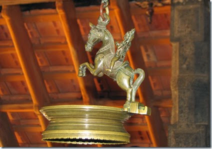 Padmanabhapuram_Palace_Hanging_Lamp