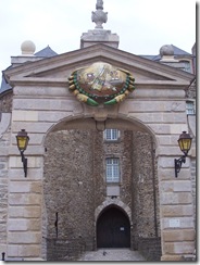2012.08.05-041 porte du château