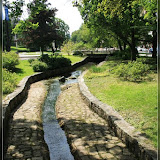 Wasserlauf in der Parkanlage