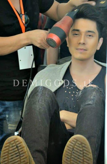 Bench The Naked Truth backstage Paulo Avelino