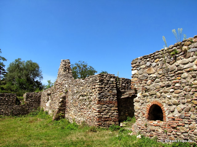 ruinele caselor domneşti - Curtea de Argeș