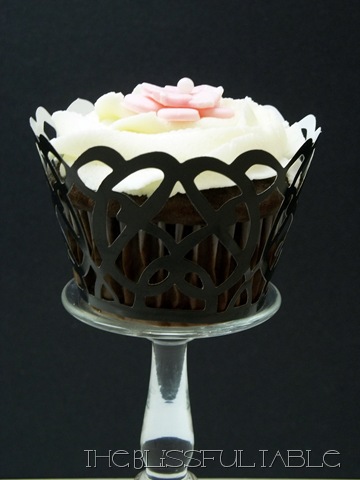 [cupcakes%2520with%2520flowers%2520034a%255B11%255D.jpg]