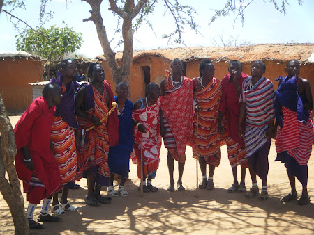 Imagini Kenya:. Sat Masai