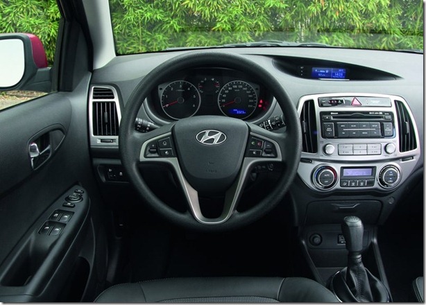 Hyundai-i20_2013_800x600_wallpaper_25