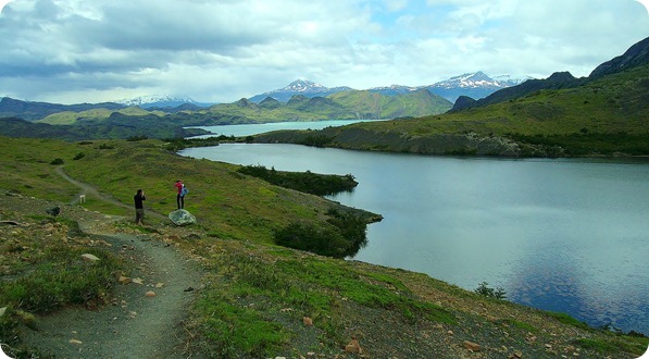 Lagoa no fim da trilha e vista do Lago Nordenskjöld ao fundo