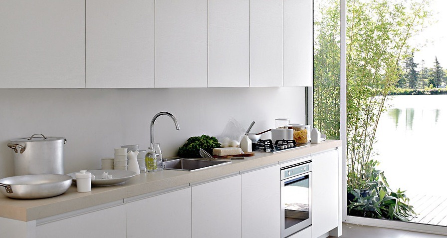 [White-Kitchen-With-Great-Natural-Lig%255B2%255D.jpg]