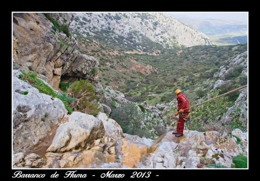 Emilio, en la cabecera del rapel 3. Emilio, en la cabecera del rapel 3.