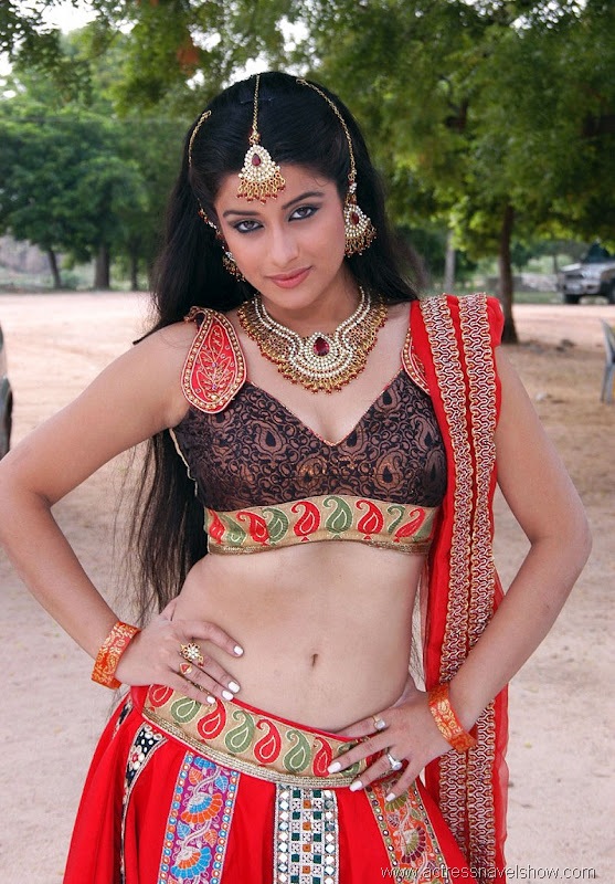 [Madhurima%2520Latest%2520Hot%2520navel%2520show%2520Stills%2520%25282%2529%255B4%255D.jpg]