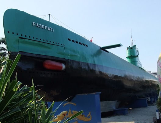 Submarine_Monument_Surabaya_3