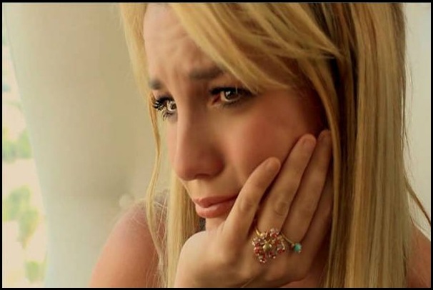 Britney-Spears-For-The-Record-Triste-Chorando