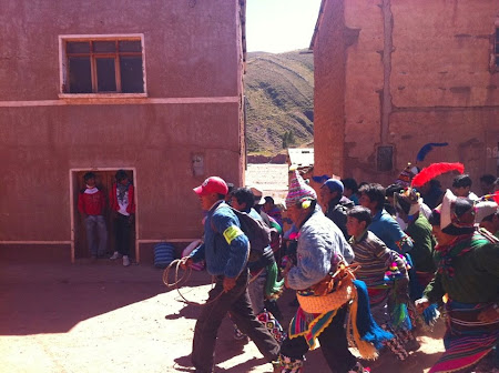 Doi romani si-un tricolor in jurul lumii: Tinku, Bolivia