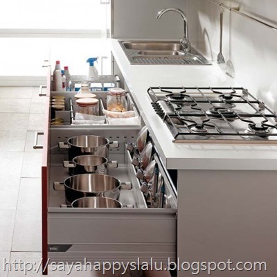 under-cooktop-kitchen-drawers-3-500x500