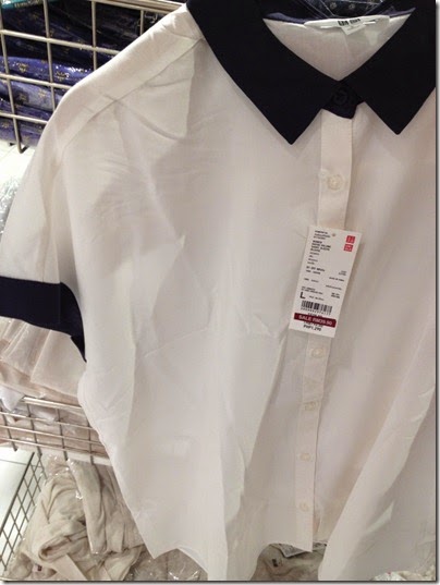 Uniqlo white-black collar blouse
