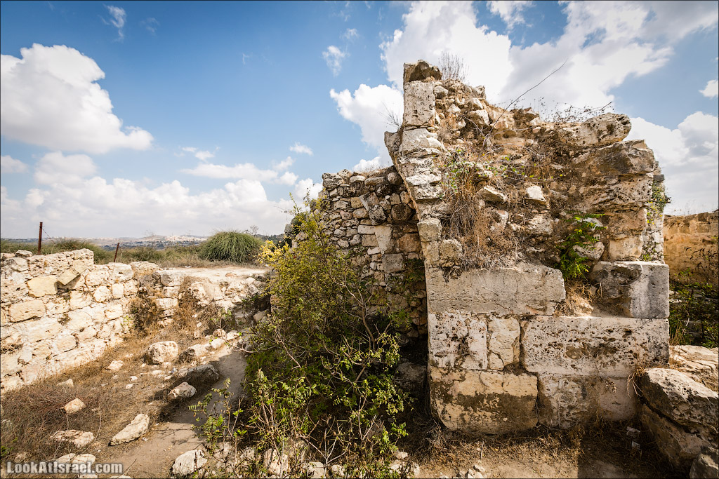 LookAtIsrael.com - Фото путешествия по Израилю | Крепость Бельмонт в кибуце Цуба | Belmont fortress