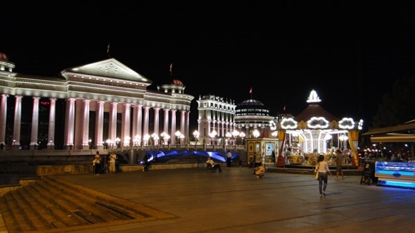 Skopje à noite