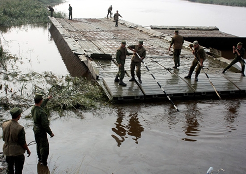 Военные борются с паводками на Дальнем Востоке