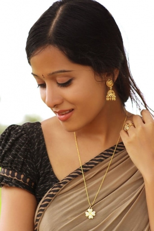 [sexy%2520preetika_in%2520saree%255B2%255D.jpg]