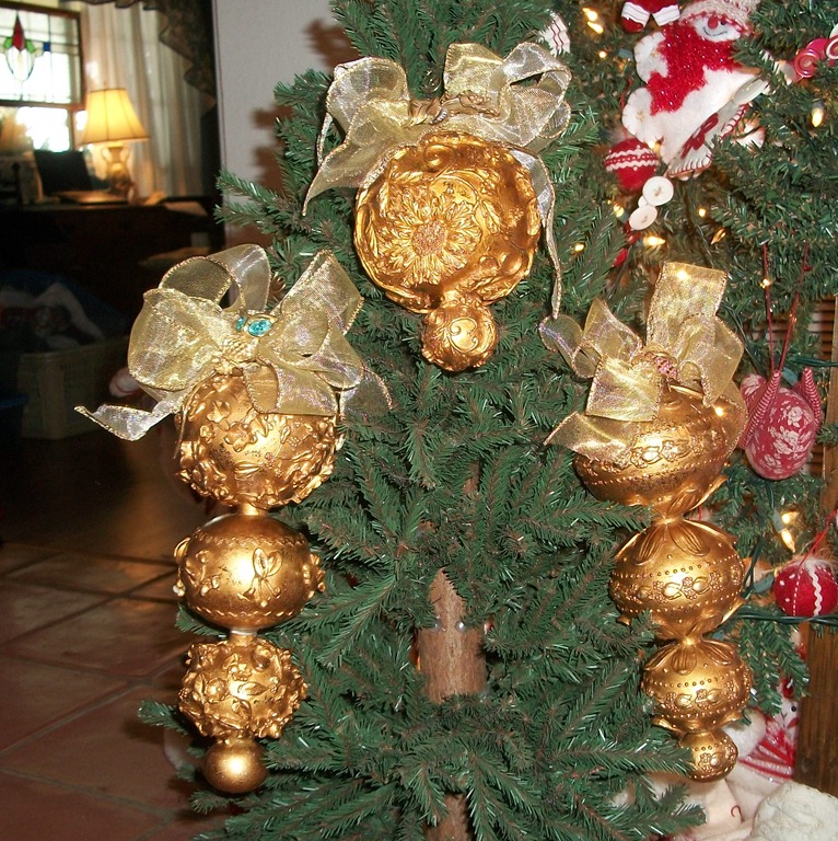 [Ornaments%2520with%2520vintage%2520jewelry%2520008%255B6%255D.jpg]