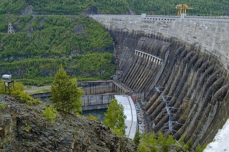 Sayano–Shushenskaya-Dam-3