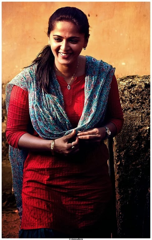 [Anushka%2520Shetty%2520Latest%2520Stills%2520from%2520Verna%2520%25284%2529%255B3%255D.jpg]