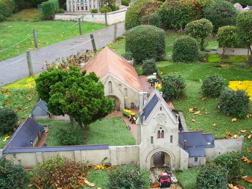 [2013.10.25-051-grange-de-Meslay5.jpg]