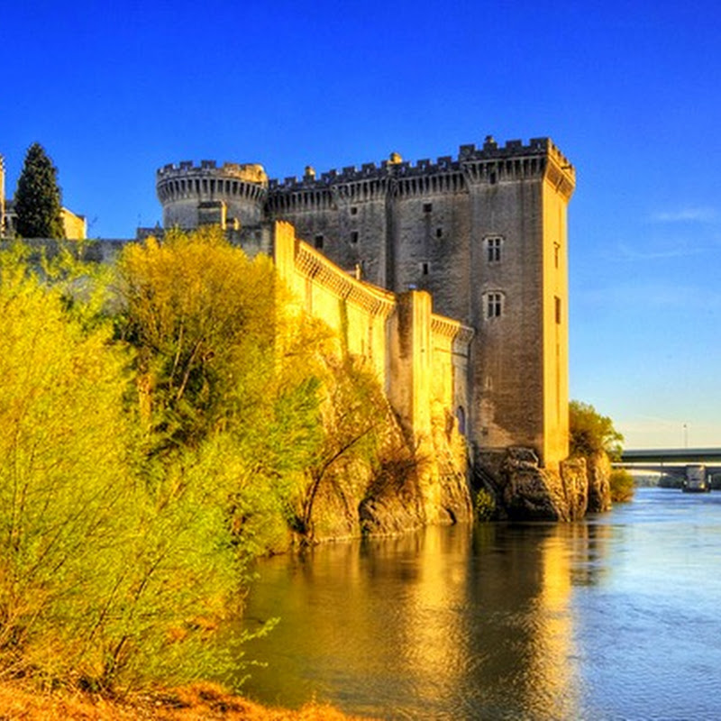 Французский замок Тараскон