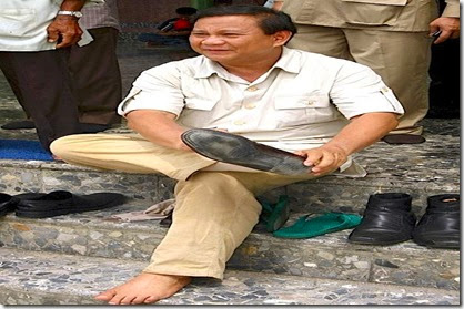 prabowo pake sepatu