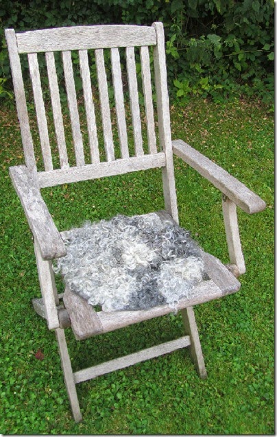 Stuhl mit Sitzfellchen