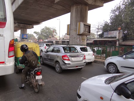 01. Trafic in Delhi.JPG