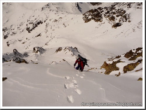Arista NO y Descenso Cara Oeste con esquís (Pico de Arriel 2822m, Arremoulit, Pirineos) (Omar) 0788
