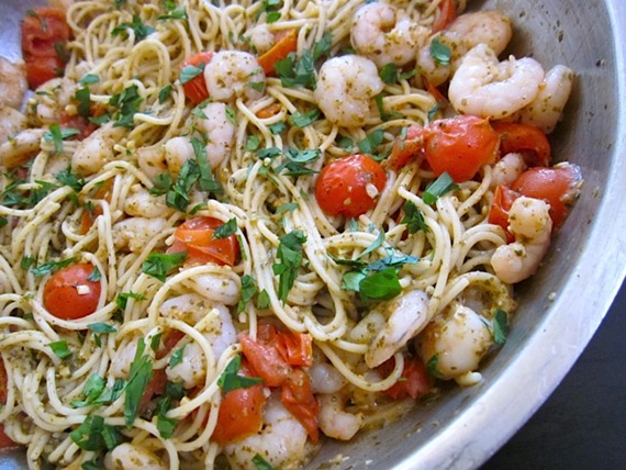 Shrimp Pasta pan close