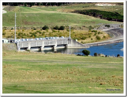 Waiau River control dam below Manapouri.