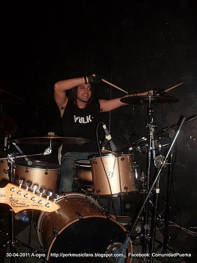 [A-cero%252030-04-2011%2520Show%2520%252854%2529%255B2%255D.jpg]