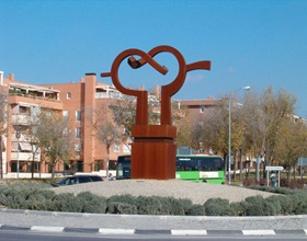 Rivas escultura Abrazo