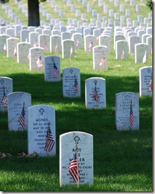 Graves_at_Arlington_on_Memorial_Day