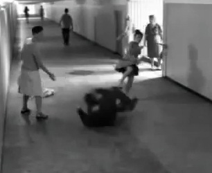 Vidéo- Moscou : Elle récupère son téléphone à la Chuck Norris! dans monde moscou+femme+agress%C3%A9e+dans+le+m%C3%A9tro