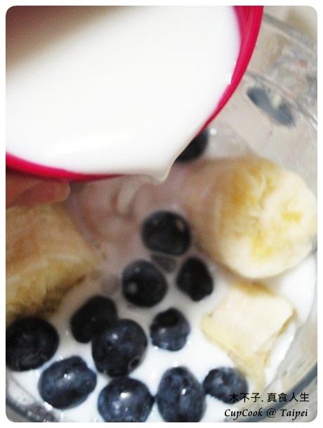 香蕉藍莓優格冰沙 smoothie (3)
