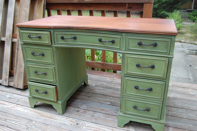 [milk%2520paint%2520desk%255B4%255D.jpg]