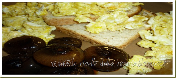 Uova strapazzate con pane ai quattro cereali e cipolline all'aceto balsamico di Modena (5)