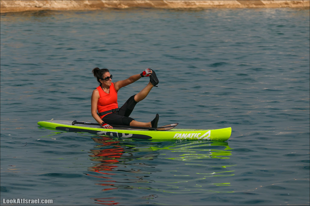 LookAtIsrael.com - Фото путешествия по Израилю | Занятия йогой в море в Тель Авиве | Yoga in Tel Aviv