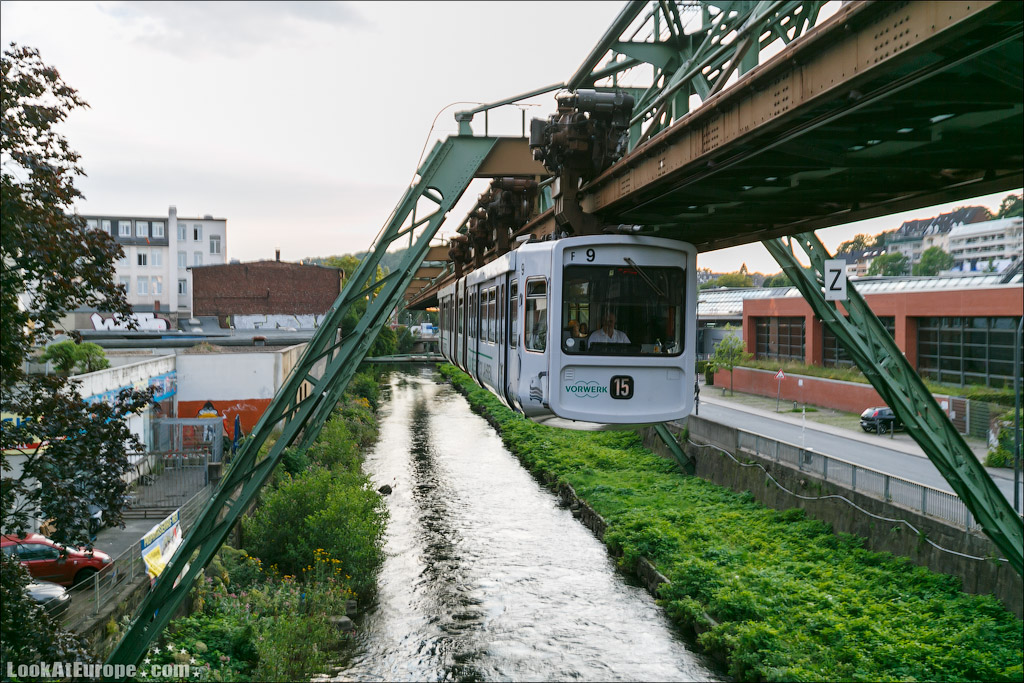LookAtEurope.com: Евротур. Вупператаль город Энгельса и подвесной железной дороги швебебан