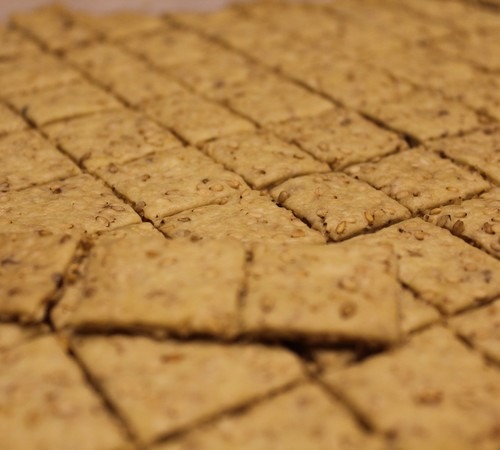 einkorn-sesame-seed-crackers102