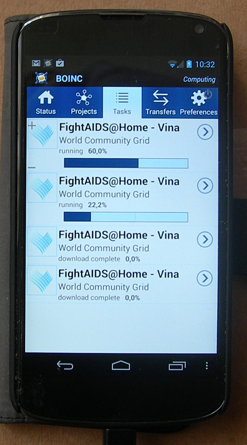 Bild på mibiltelefon som kör FightAIDS@Home-projektet