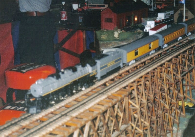 [01-Lionel-Layout-at-the-Lewis-County.jpg]