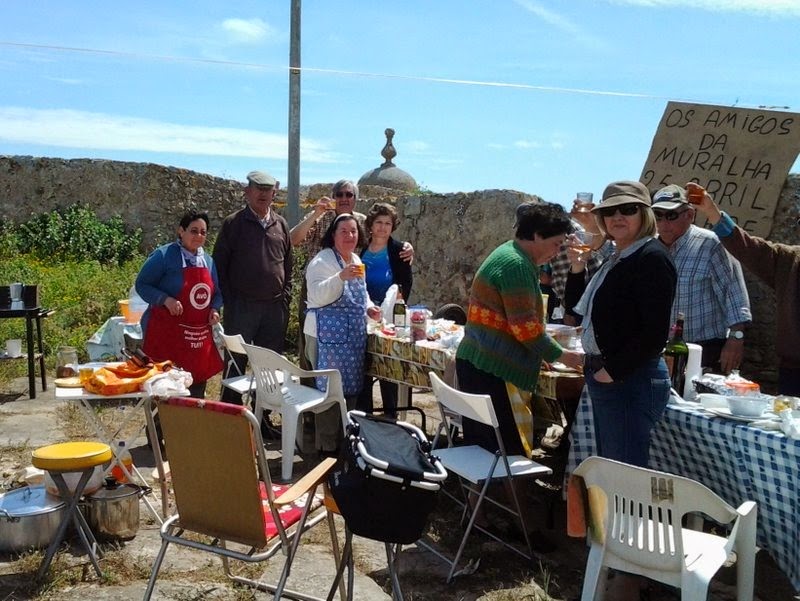 [Amigos%2520da%2520Muralha%252025%2520Abril%25202014%2520028%255B3%255D.jpg]