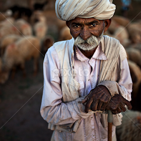 by Alessandro Bergamini - People Street & Candids