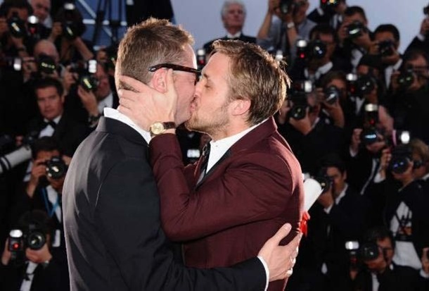 3.-Ryan-Gosling-embrasse-Nicolas-Winding-Refn-sur-le-tapis-rouge-de-Cannes_portrait_w858